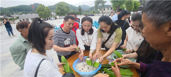 2023-6-21  貴州陽光產(chǎn)權(quán)交易所開展我們的節(jié)日·端午節(jié)主題實踐活動暨鄉(xiāng)村振興調(diào)研活動9.jpg