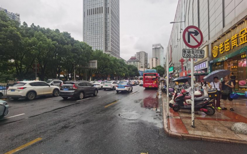 中華中路時(shí)代廣場(chǎng)1幢25層兩處資產(chǎn)轉(zhuǎn)讓（持有方：貴州省機(jī)關(guān)事務(wù)管理局國有資產(chǎn)管理服務(wù)中心）